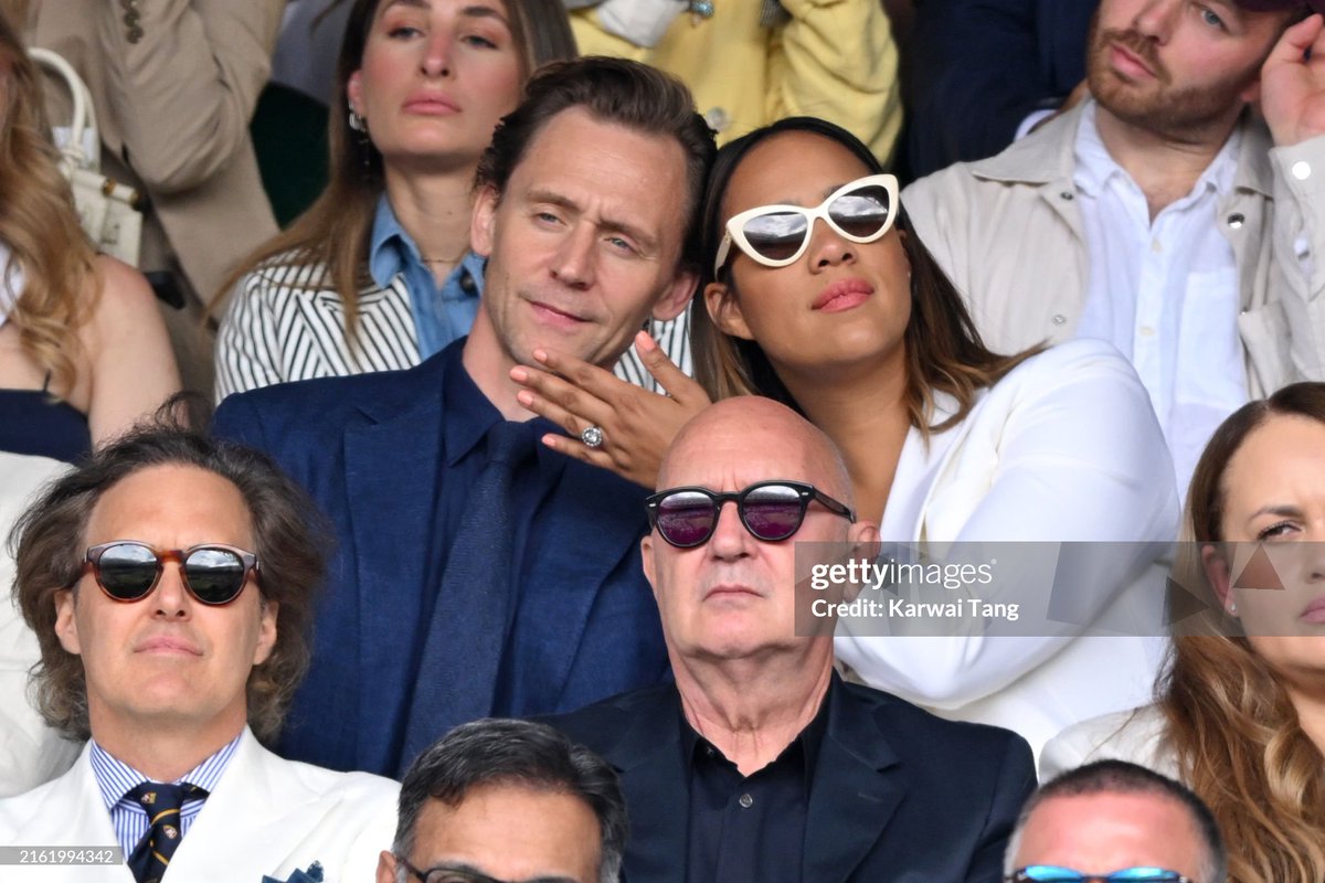 Ladies and Gentleman, Tom and Zawe “can’t keep their hands off each other” Ashton Hiddleston 😍