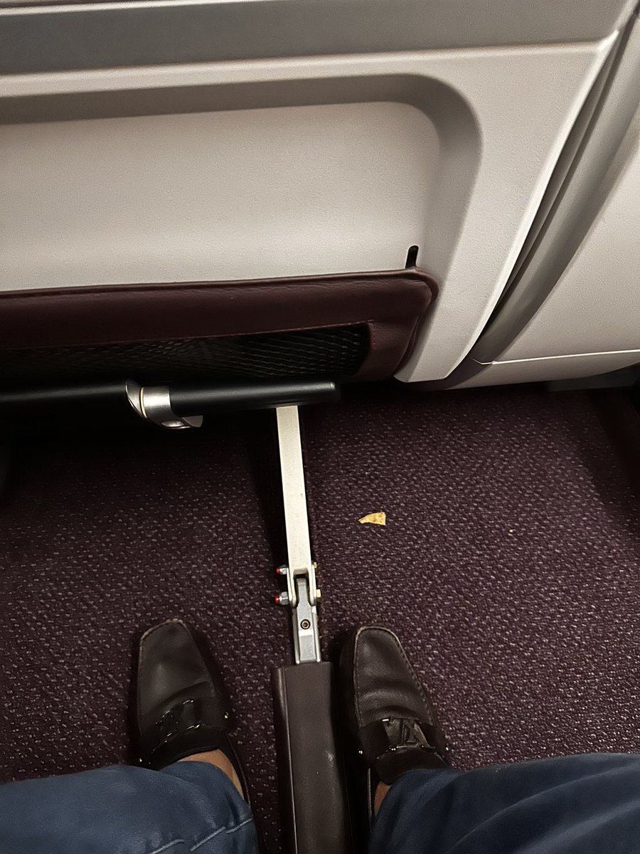 atulbanshal's tweet photo. @airvistara flying Bhubhneswar-delhi on UK782, the business class cabin is not at all clean. Had to clean the seat before seating and then saw litter around, which is not expected from an airline like Vistara . Special Thanks to airhostess Ruchi, who immediately removed on seeing https://t.co/DQTHca3qvk