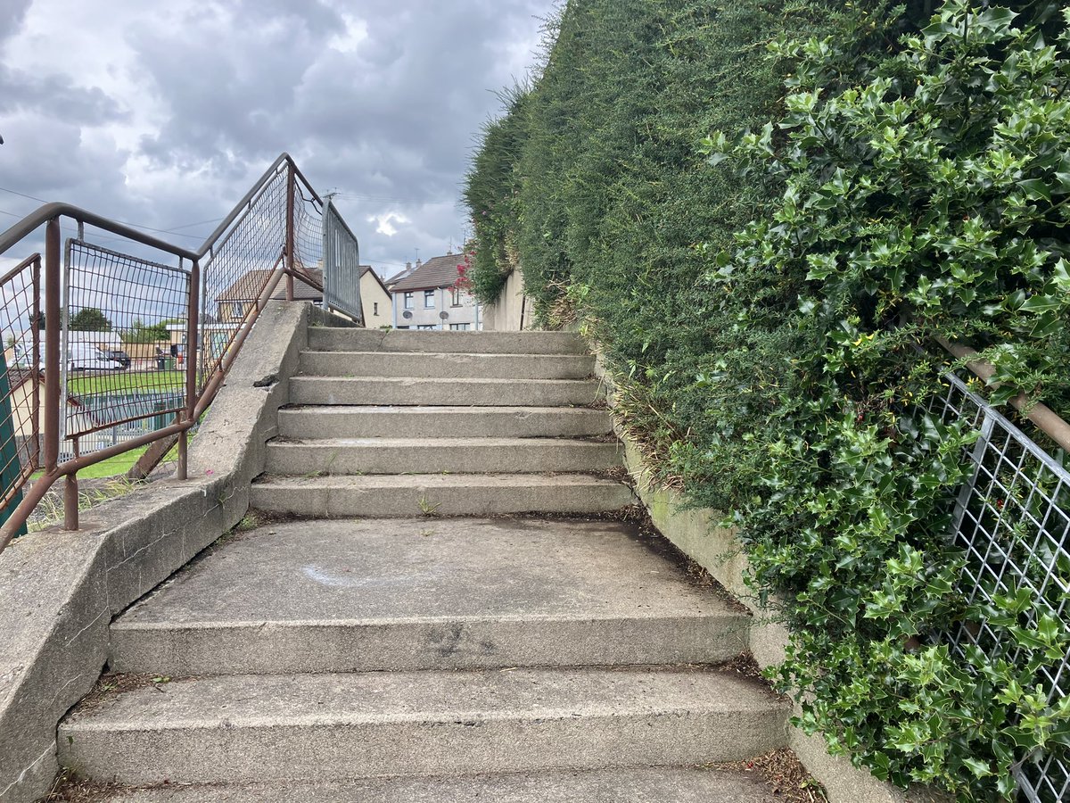 CEA_NIRL's tweet photo. Stairway down to the park has been left overgrown + littered…

Not anymore 💪

This is where having some pride in your area can change the outlook - it’s more inviting, tidy, nowhere for litter to clutter…👍

We challenge you to find a local spot + give it a refresh 🤜🤛 https://t.co/a4LKhJpiRu