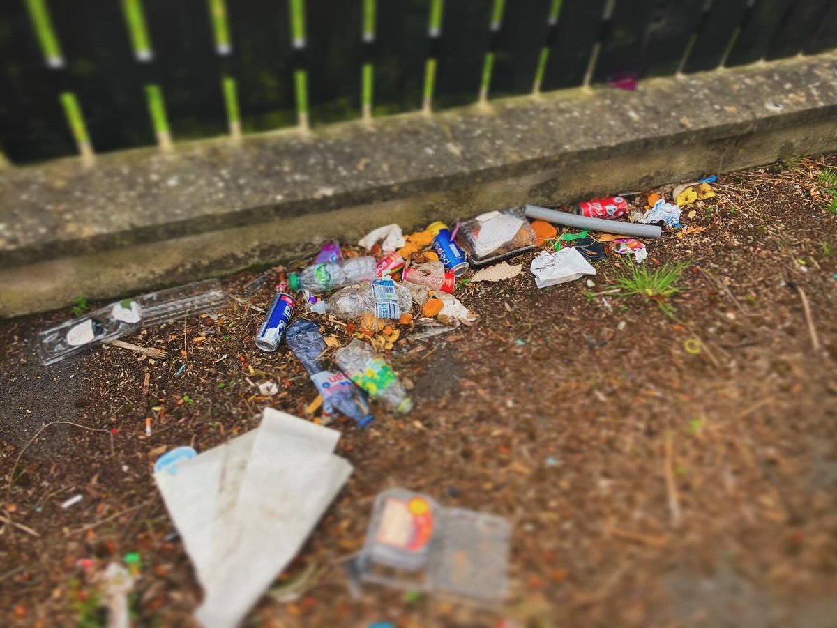 CEA_NIRL's tweet photo. Stairway down to the park has been left overgrown + littered…

Not anymore 💪

This is where having some pride in your area can change the outlook - it’s more inviting, tidy, nowhere for litter to clutter…👍

We challenge you to find a local spot + give it a refresh 🤜🤛 https://t.co/a4LKhJpiRu