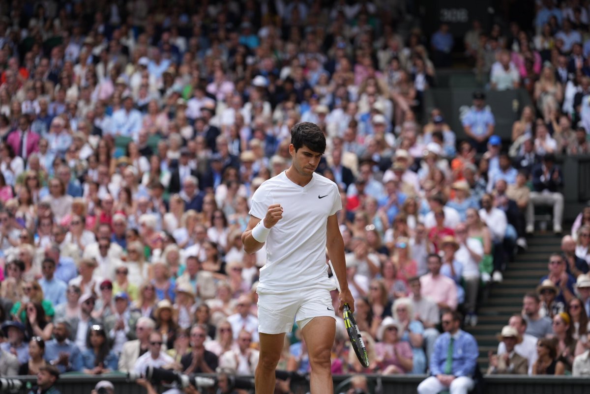 depominoritario's tweet photo. 🏆CARLOS ALCARAZ🇪🇸 CAMPEÓN DE WIMBLEDON 2024🏆

Carlos destroza a Djokovic🇷🇸 en la final de #Wimbledon  por 6-2, 6-2 y 7-6

🔸El tenista español suma su CUARTO TÍTULO de Grand Slam y deja claro que marcará una época, por si alguien lo dudaba ¡EXHIBICIÓN DE ALCARAZ!