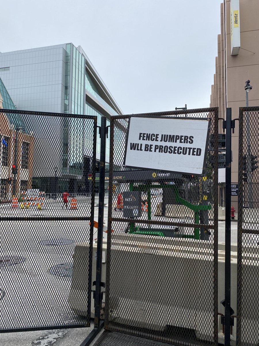 Medidas de segurança reforçadas para a Convenção Republicana em Milwaukee, USA. Milhares de delegados aguardam Trump aqui, esta semana . #milwaukee