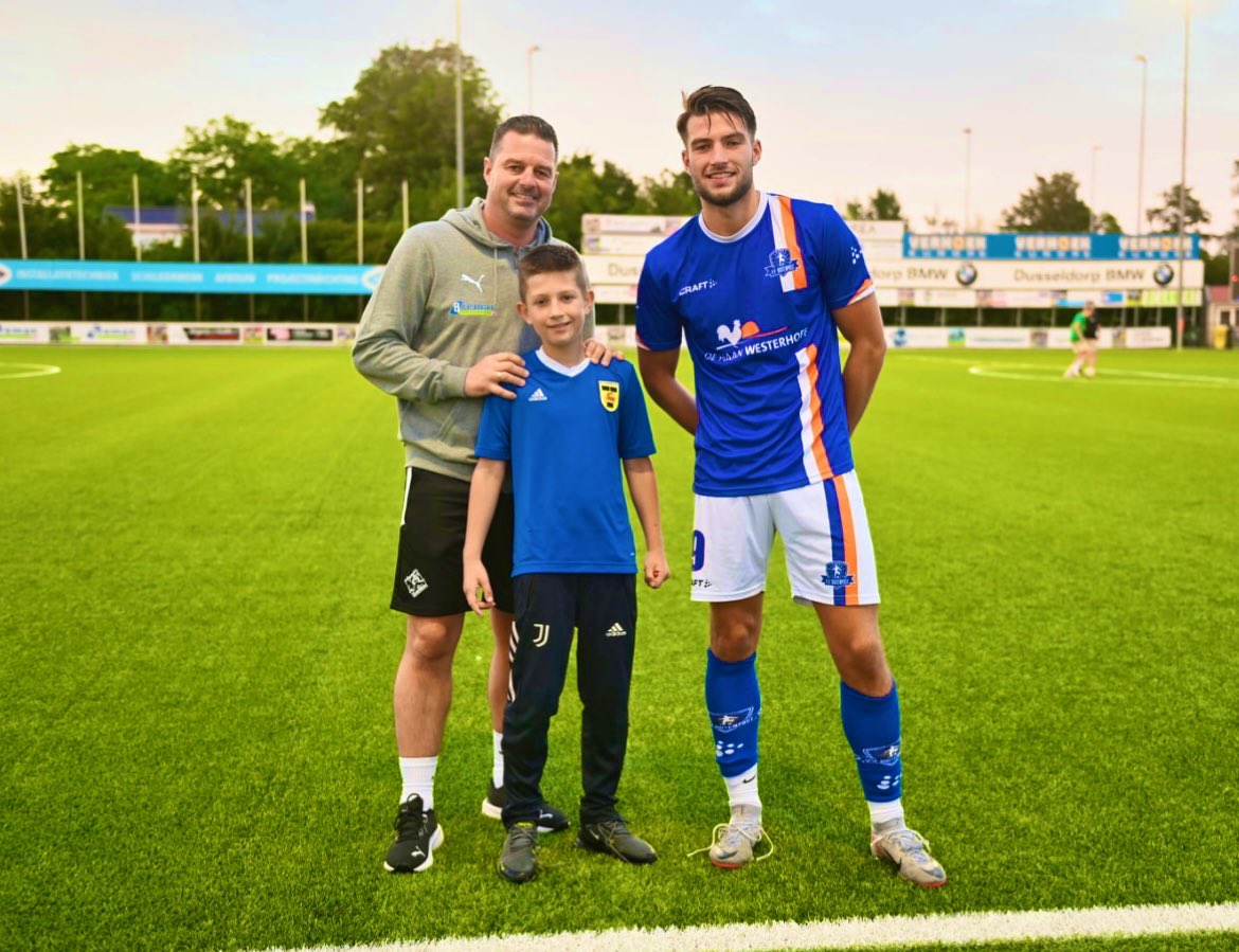 renevdweij's tweet photo. De kop is er weer af.
Tegen @vvBuitenpost 2x35 min gespeeld.
Ondanks nog veel spelers op vakantie, veel goede momenten gezien⚽️
Hiërarchie thuis is ook weer even duidelijk😉😅
Nu heerlijk✈️🌞 https://t.co/c65eCFco5S