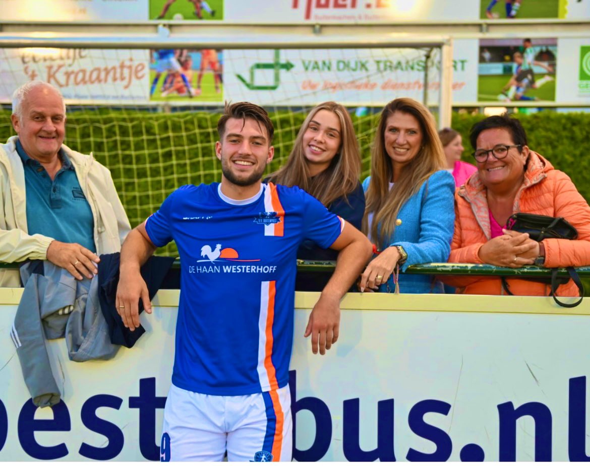renevdweij's tweet photo. De kop is er weer af.
Tegen @vvBuitenpost 2x35 min gespeeld.
Ondanks nog veel spelers op vakantie, veel goede momenten gezien⚽️
Hiërarchie thuis is ook weer even duidelijk😉😅
Nu heerlijk✈️🌞 https://t.co/c65eCFco5S