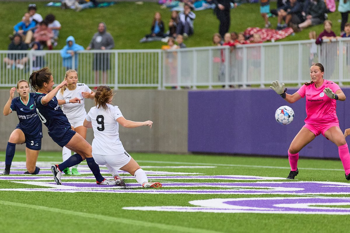 BCMcDowell's tweet photo. Katie Duong is the subject of two of my favorite photos by @mlakephoto this season (pictured here in @MNAuroraFC's 5-0 win v Bavarian on 6/20).
Now she's headed to DC to play for Fred Brillant in the Super League. https://t.co/FJl4xfE134