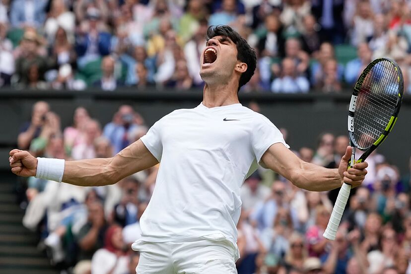 forocoches's tweet photo. HISTORIA @carlosalcaraz 🏆 🎾 #Wimbledon https://t.co/Icf8sEEA7L