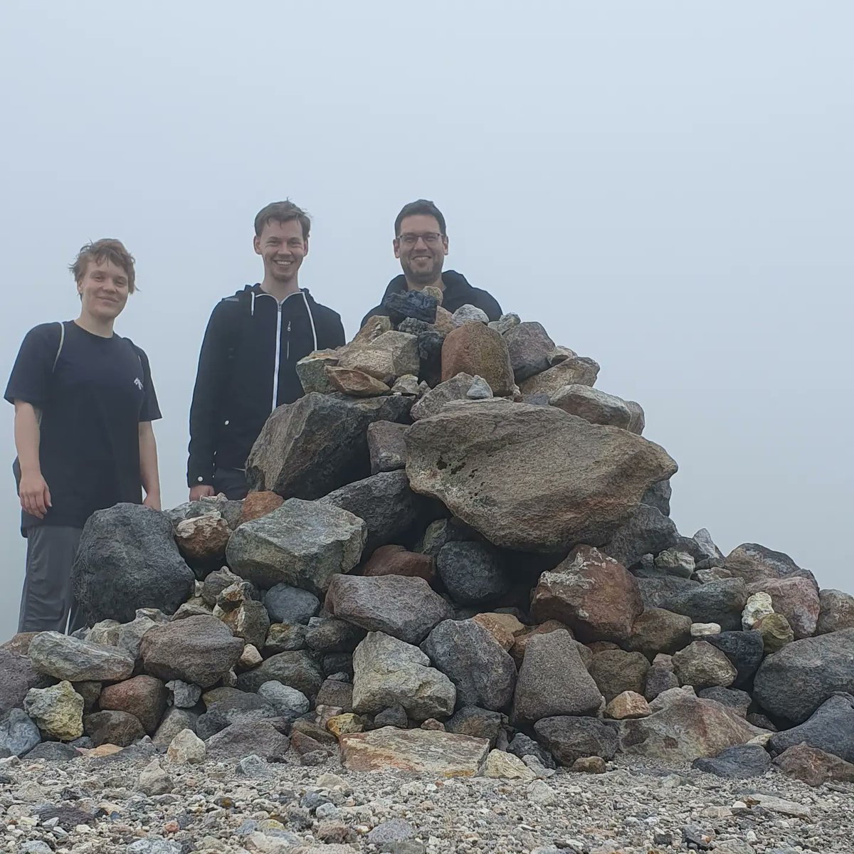 Frederike, Malte and Christian joint the Chemistry and Physics at Low Temperature (CPLT2024) meeting in Niseko, Hokkaido, Japan. Great science, but not so great weather during the excursion. 🙈