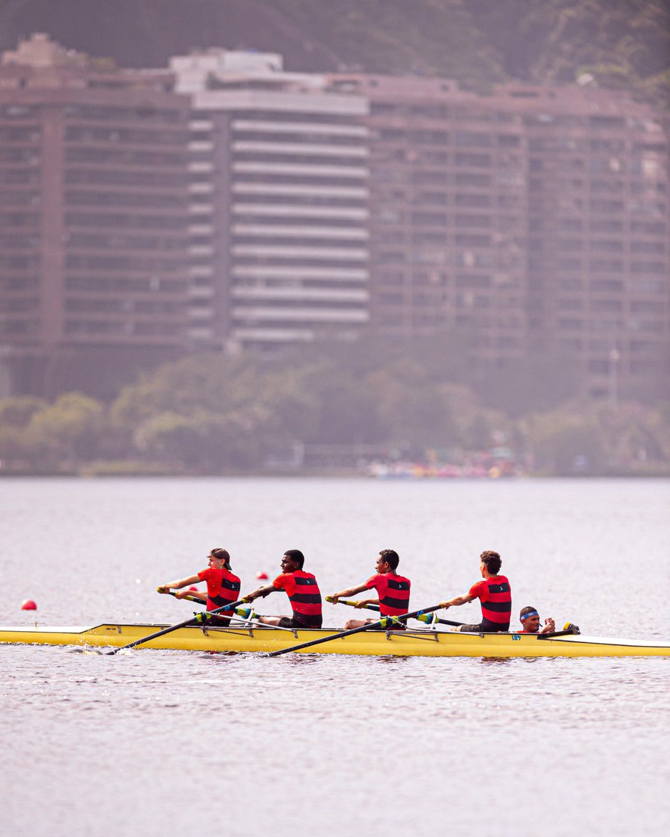 TimeFlamengo's tweet photo. Muita libra já pesou... E continua pesando! 🔴⚫️
Na manhã deste domingo, o #FlaRemo conquistou a terceira Regata Estadual! Foram 5 ouros, 9 pratas e 3 bronzes para o Mais Querido!

📸: Paula Reis/CRF https://t.co/kbKgIfV9Nn