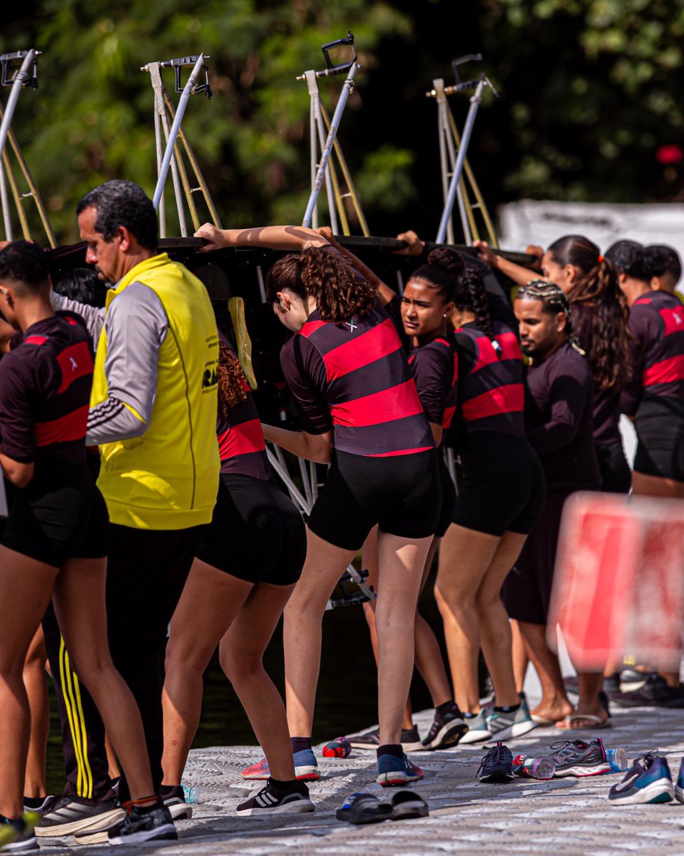 TimeFlamengo's tweet photo. Muita libra já pesou... E continua pesando! 🔴⚫️
Na manhã deste domingo, o #FlaRemo conquistou a terceira Regata Estadual! Foram 5 ouros, 9 pratas e 3 bronzes para o Mais Querido!

📸: Paula Reis/CRF https://t.co/kbKgIfV9Nn