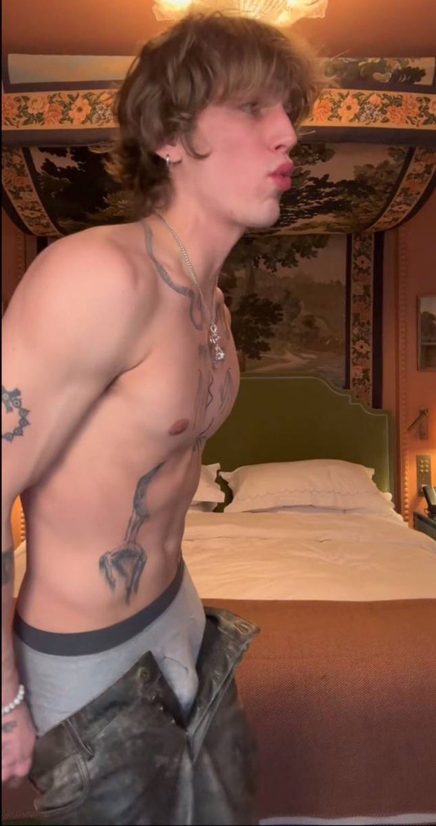 MtvCts's tweet photo. Omg it's my daddy's birthday!
Happy birthday daddy. hope you can celebrate it by fucking any slut you want…starting with me and Noah https://t.co/wixldVUyFF
