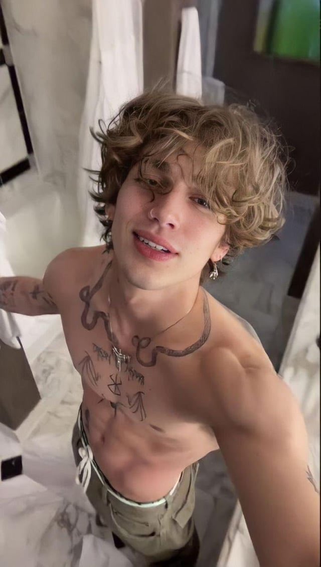 MtvCts's tweet photo. Omg it's my daddy's birthday!
Happy birthday daddy. hope you can celebrate it by fucking any slut you want…starting with me and Noah https://t.co/wixldVUyFF