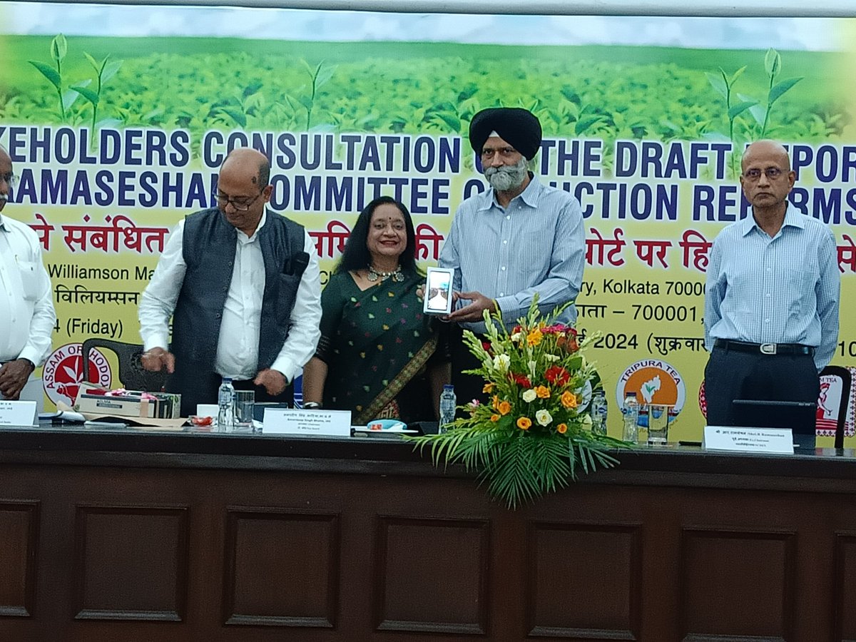 bkanrar's tweet photo. Launching of ACLIVIA, Pesticide Residue Testing kit in green tea leaf by Shri A S Bhatia, Addl. secretary, Ministry of Commerce, Govt. of India as well as Chairman Tea Board Of India   in presence of Shri S Pahari, Dy chairman Tea Board of India. https://t.co/2BKW0cGW5j
