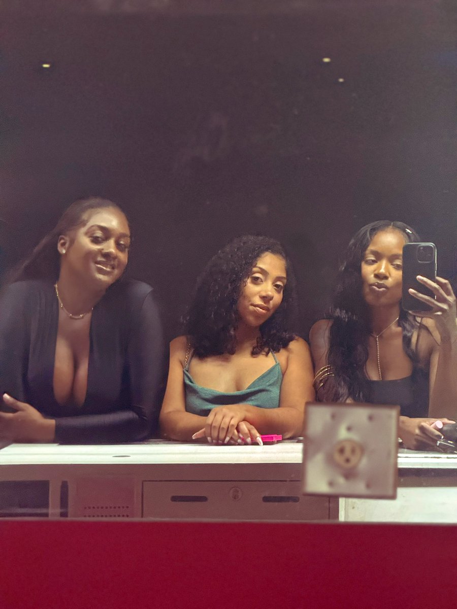 IamMissMeme's tweet photo. Everytime you see me I ain’t never wit no new bitches 💕 https://t.co/BU0lL1nfX3