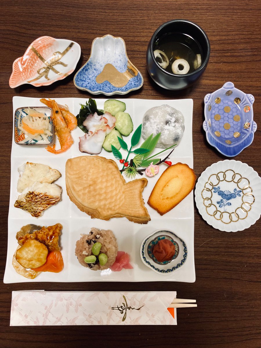 自己満なのは重々承知なんですが、お品書き…見て…私の頑張り……ほぼ惣菜つめただけだけど 