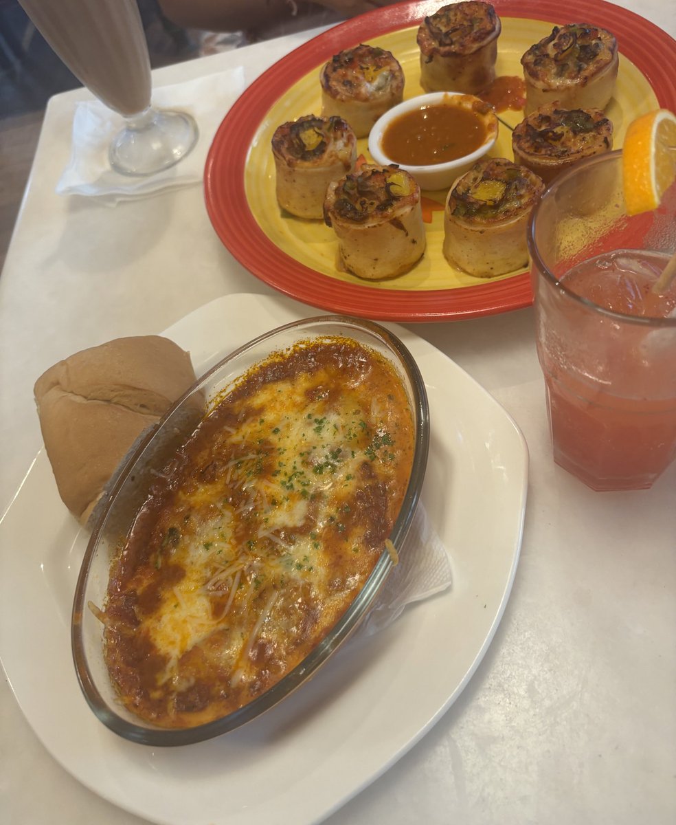 sparkths's tweet image. #chaeats gnocchi was 8/10 ans the pizza rolls were 9/10