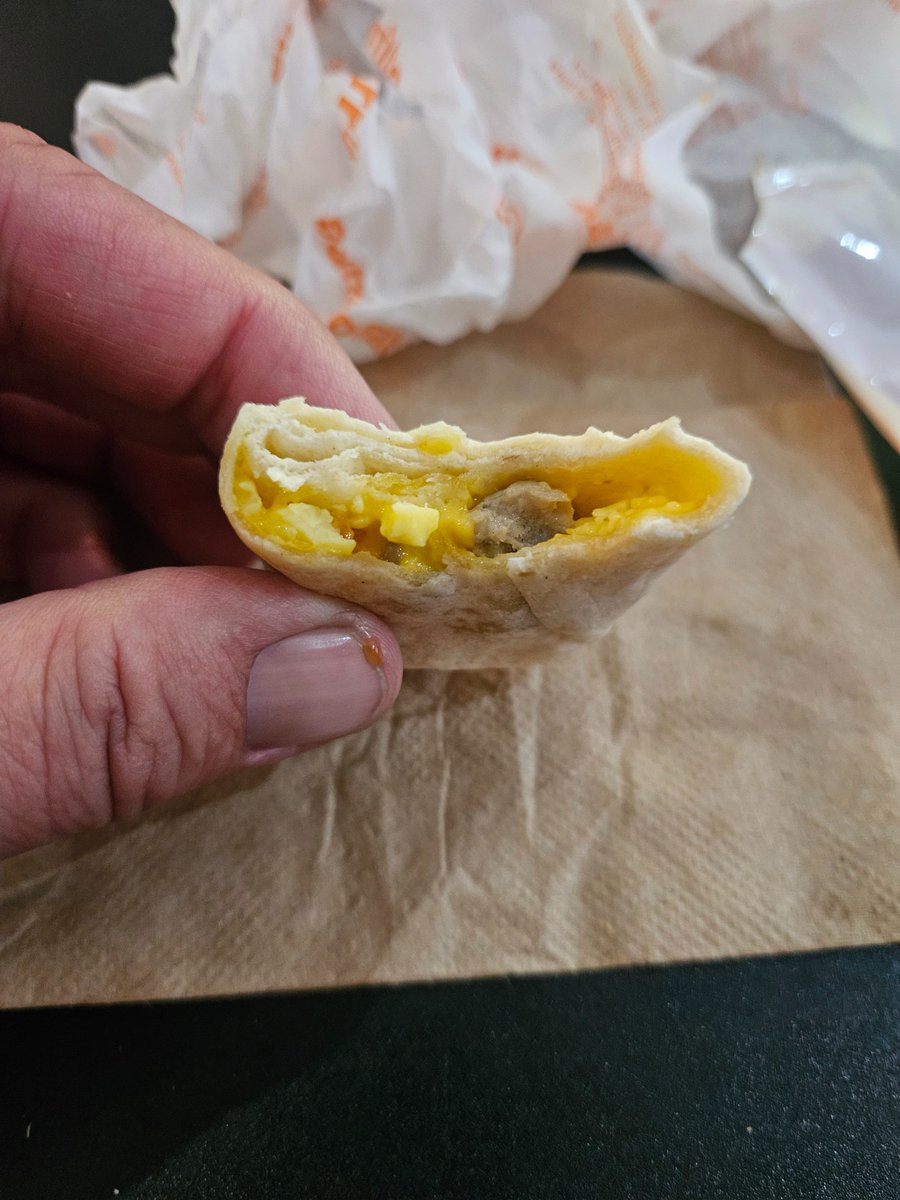 GlenStrong2's tweet photo. @McDonalds Raising your prices, and not putting any topping inside your burritos? Excellent profit margins that way! I rarely eat at McDonald's, for $20 you can get a 9 pc nugget meal, or 4 empty burrito shells! https://t.co/IviV6djyNz