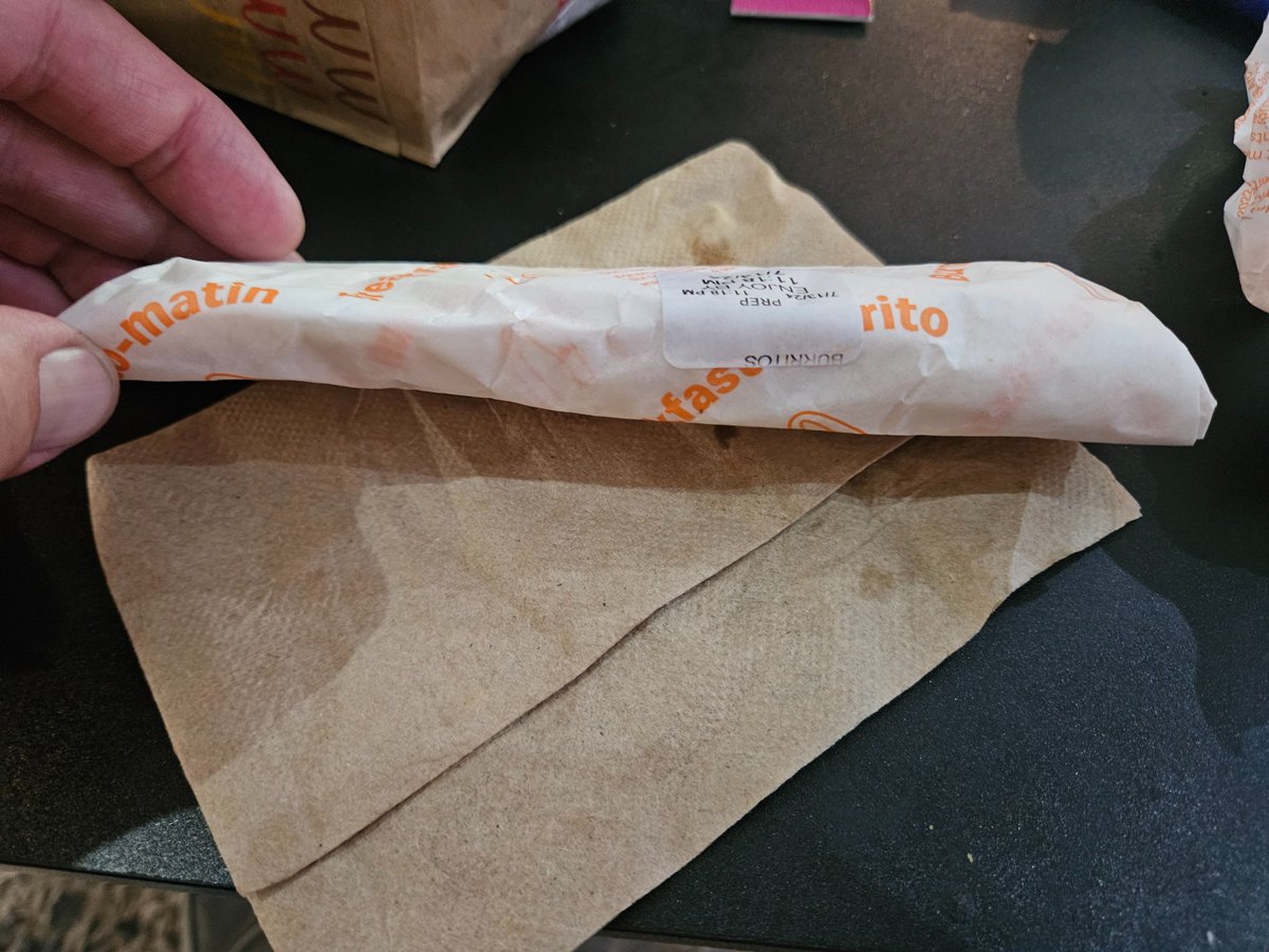 GlenStrong2's tweet photo. @McDonalds Raising your prices, and not putting any topping inside your burritos? Excellent profit margins that way! I rarely eat at McDonald's, for $20 you can get a 9 pc nugget meal, or 4 empty burrito shells! https://t.co/IviV6djyNz