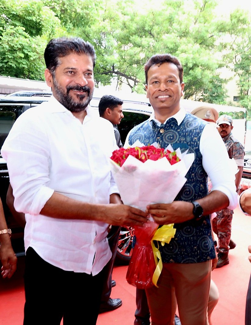 Truly honored to have had the opportunity to meet and interact with our esteemed Chief Minister, <a href="/revanth_anumula/">Revanth Reddy</a>  REVANTH  REDDY garu during his visit to JNTU. As the chief guest, His presence and inspiring words filled us all with a renewed sense of purpose and motivation.