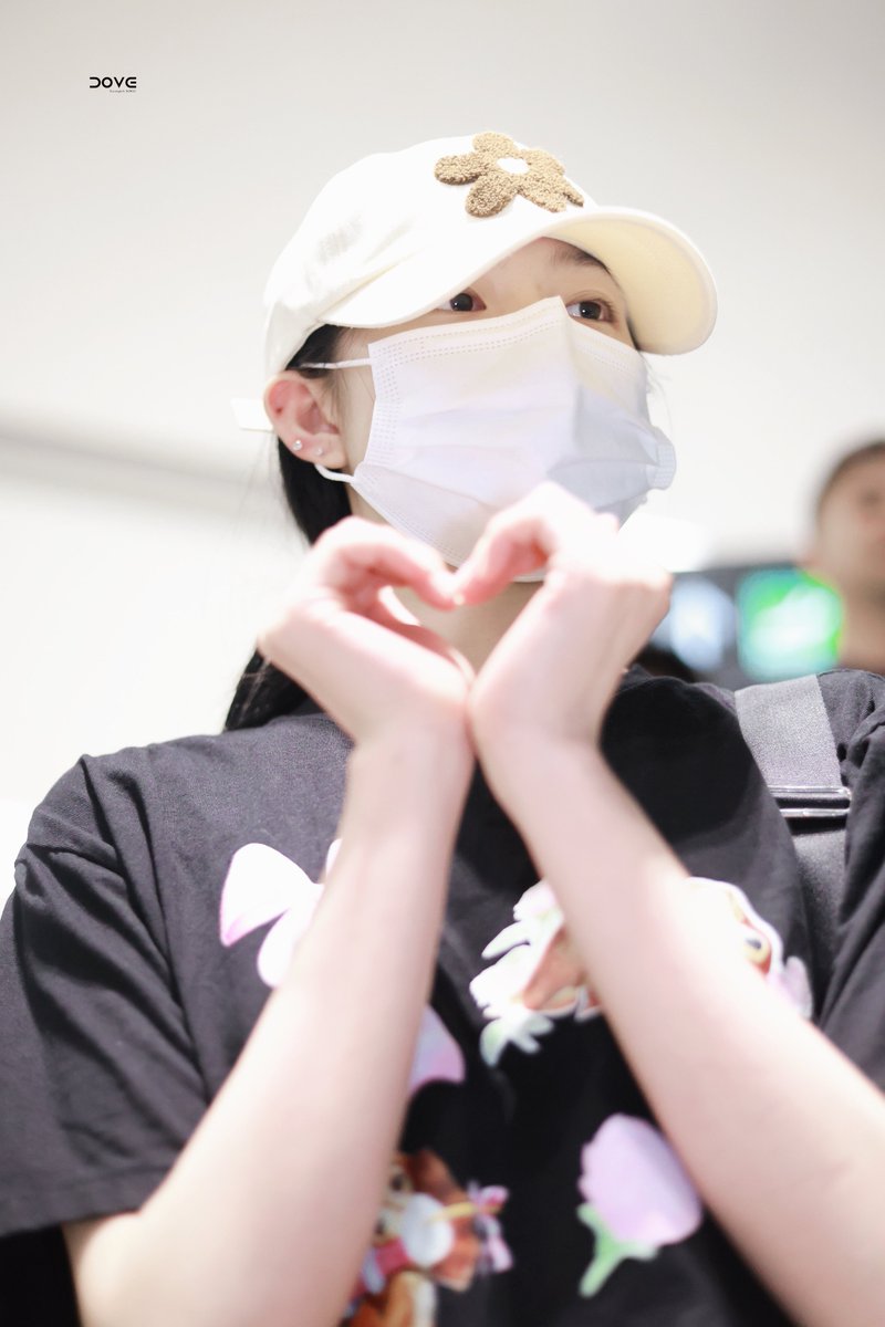 DOVE020525's tweet photo. 240714
辛苦了 好好休息
#周心语 #신위 #XINYU 
#tripleS #트리플에스 https://t.co/mOMsv2OLu2
