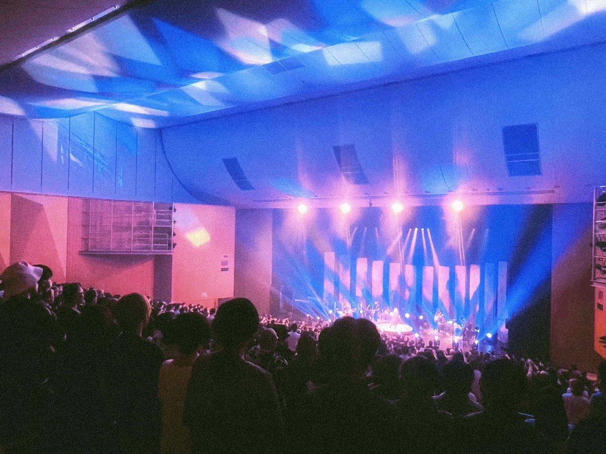 xoxleoxox's tweet photo. 「ReoNa 5th Anniversary Concert Tour“ハロー、アンハッピー”」@ 福岡国際会議場

ついにツアー、セミファイナル…！
地元・九州に5周年目のただいま。
明日だって歌うけど、今日に夢中で紡いだ日でした。
一対一、受け取ってもらえましたか？
ありがとうございました…！

#ReoNa5th https://t.co/B9fBtCq6W1