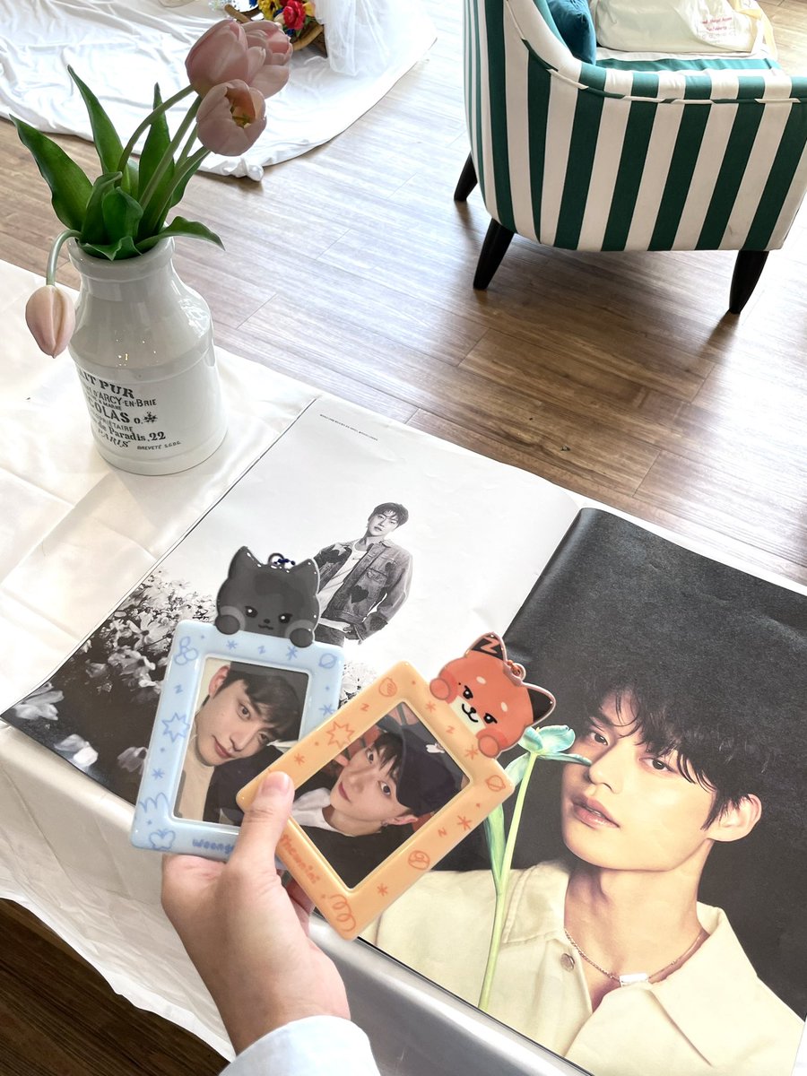 inkrqp's tweet photo. เสียดายที่ถ่ายรูปมานิดเดียว (เพราะมัวแต่นั่งกินข้าว ข้าวอร่อย🥹) แต่เฟ่น่ารักสบายตามั่กๆ โต๊ะกว้างนั่งสบายฝุดๆ เจ้โรสเต็มไปหมดเยย💘

#ZB1PathwayToGarden https://t.co/0IHEf4YSNH