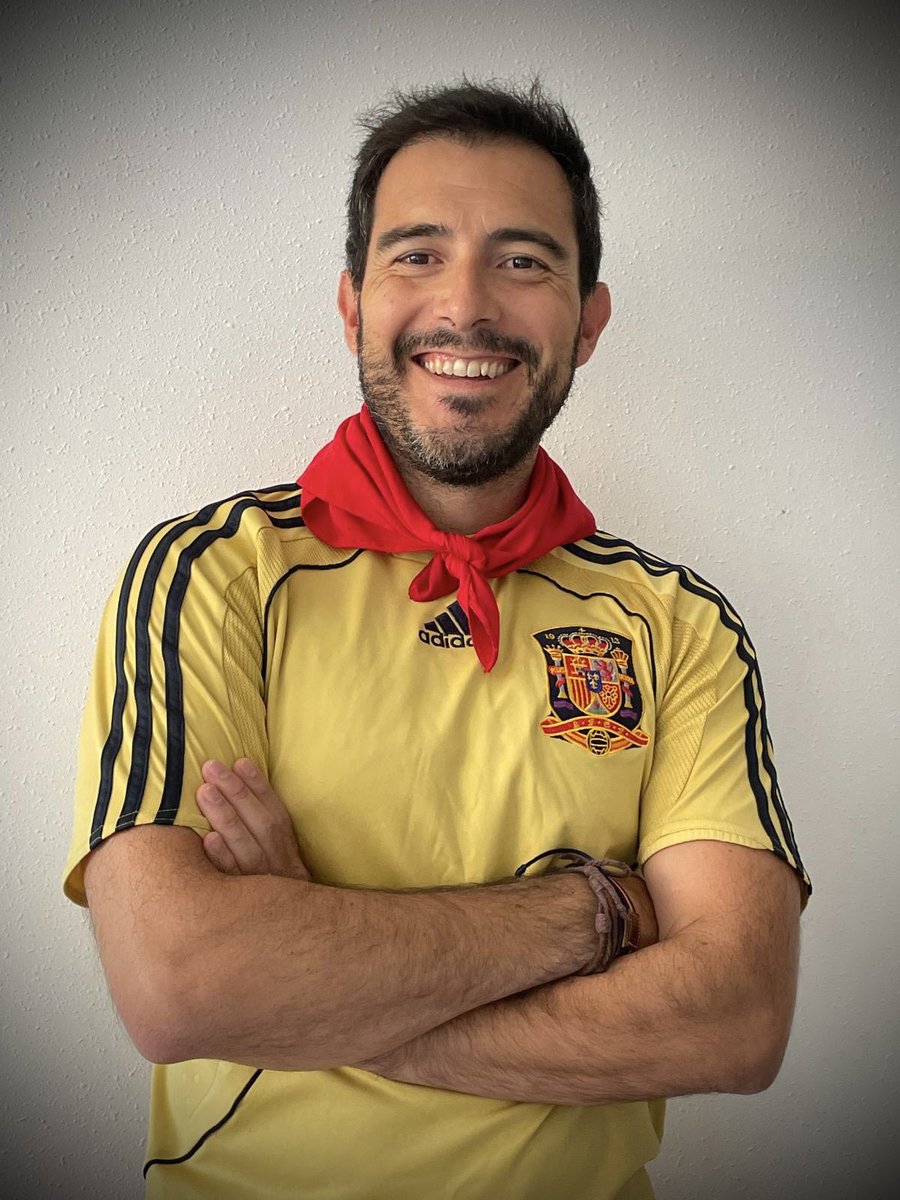 msaenzdevit's tweet photo. Hoy toca cambiar el blanco por algo más colorido

#Sanfermines2024 
#EURO2024 https://t.co/WV0A50pT1t