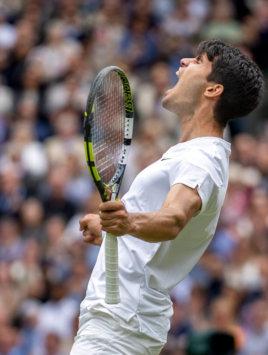 ¡Carlos Alcaraz es el CAMPEÓN de Wimbledon!

🧠 CABEZA
❤ CORAZÓN
🥚 COJONES

Historia viva de este deporte.