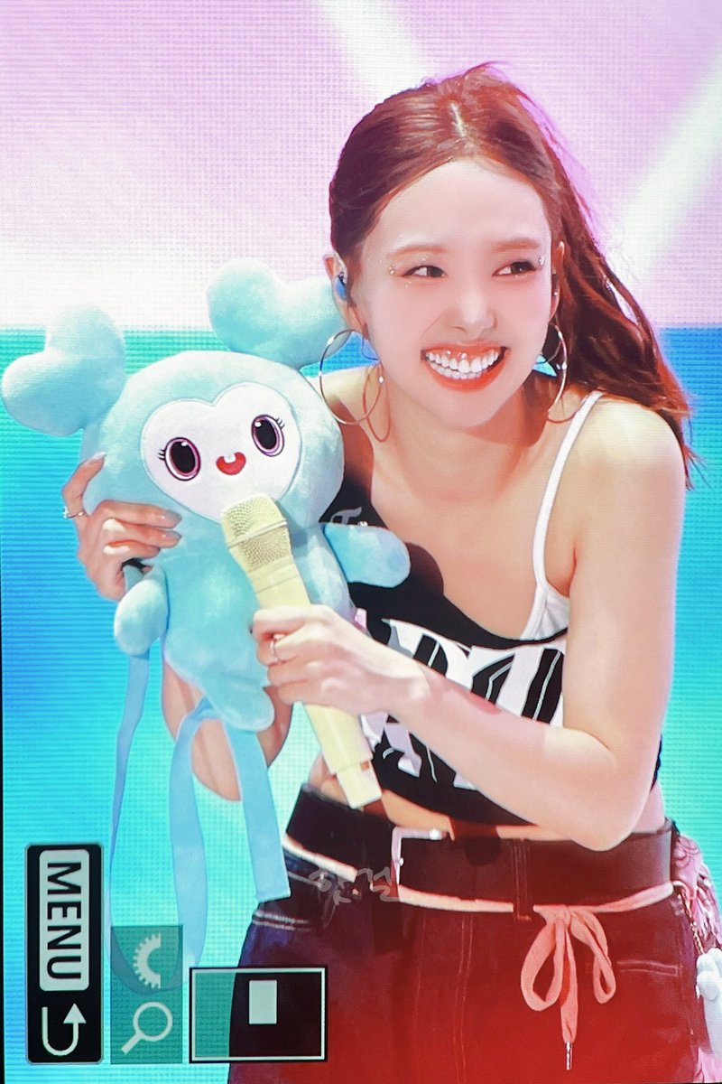 240714
🫳🫳
#트와이스 #TWICE 
#나연 #NAYEON #ナヨン🐰ིྀ