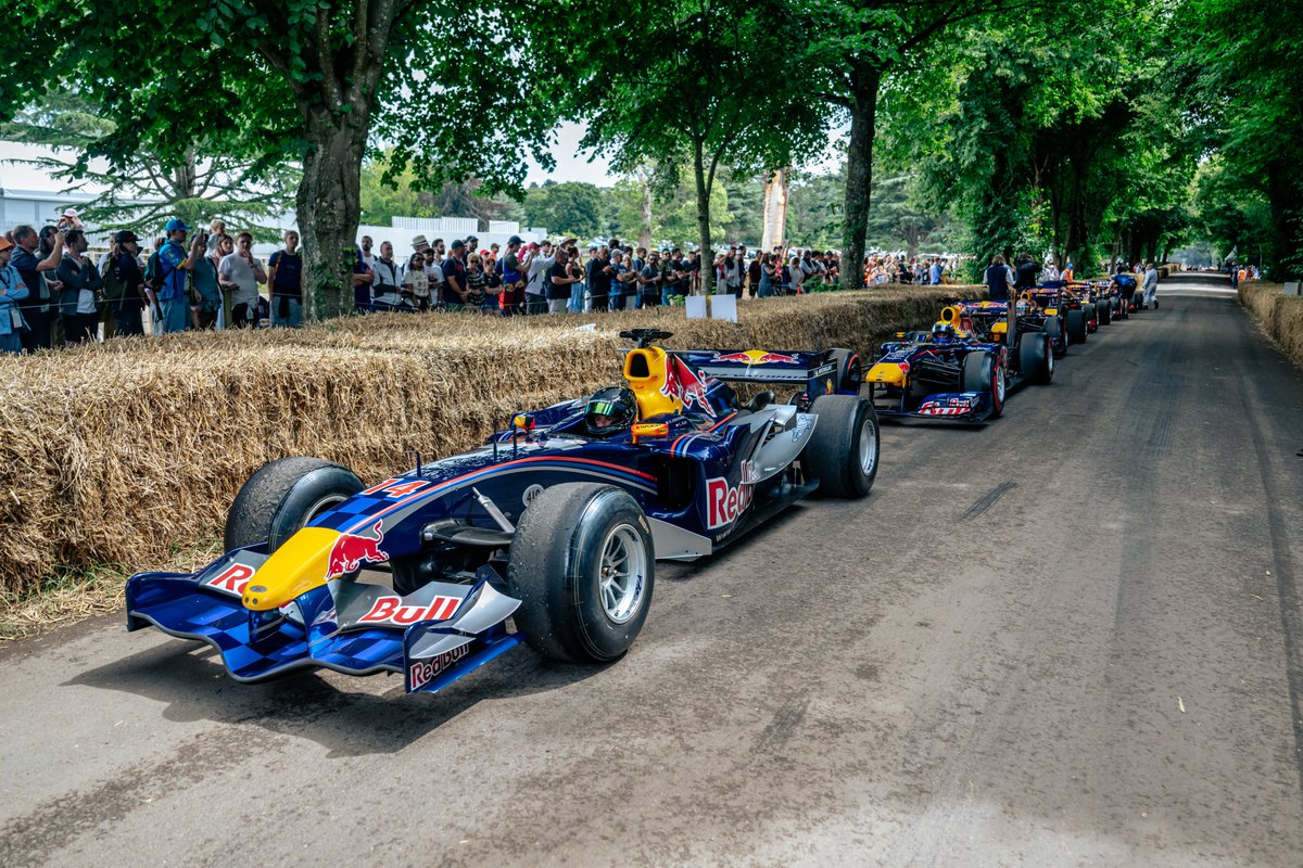 fosgoodwood's tweet image. What an incredible moment on the last day of #FOS. 7 F1 cars, an F1 Academy car, an Aston Martin Valkyrie and an abundance of Red Bull drivers. A brilliant way to celebrate 20 years of #RedBull. @redbullracing

📷: @jordanbutters, @JFong8000, Nick J Wilkinson, @DomJam_ &amp;amp; Tom…