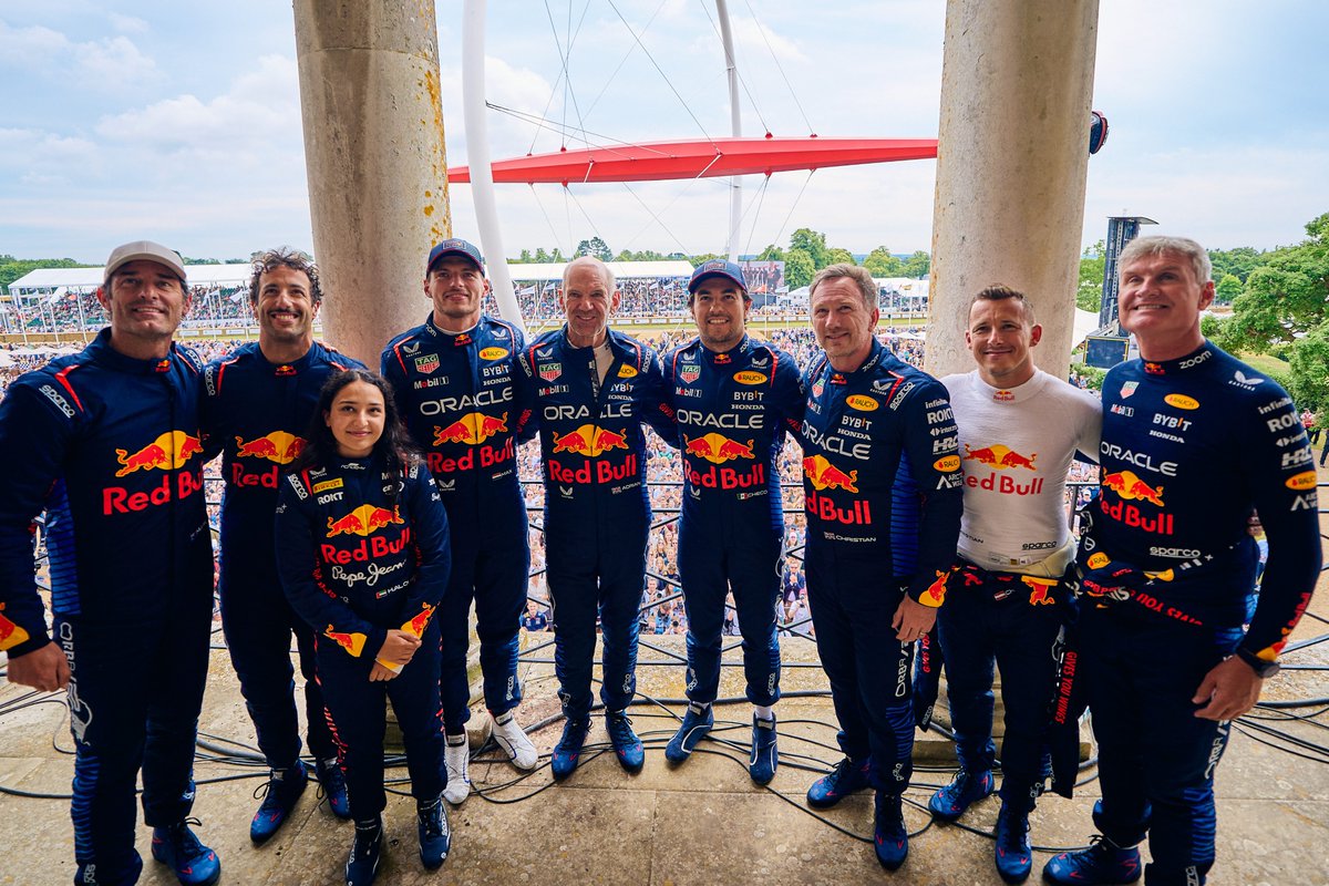 fosgoodwood's tweet image. What an incredible moment on the last day of #FOS. 7 F1 cars, an F1 Academy car, an Aston Martin Valkyrie and an abundance of Red Bull drivers. A brilliant way to celebrate 20 years of #RedBull. @redbullracing

📷: @jordanbutters, @JFong8000, Nick J Wilkinson, @DomJam_ &amp;amp; Tom…