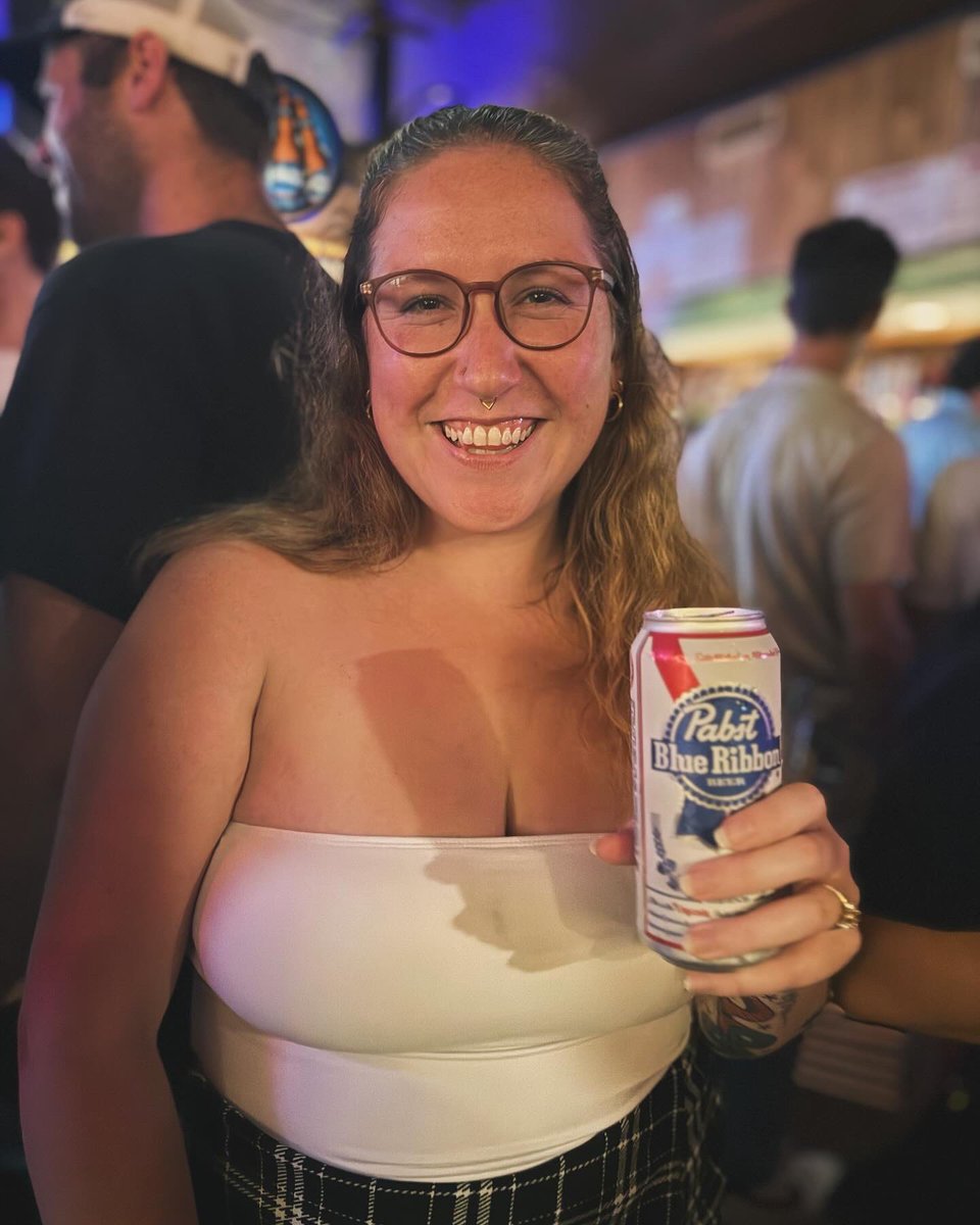 Jadeamazing22's tweet photo. @PabstBlueRibbon 💙❤️ https://t.co/NcigMf63cZ