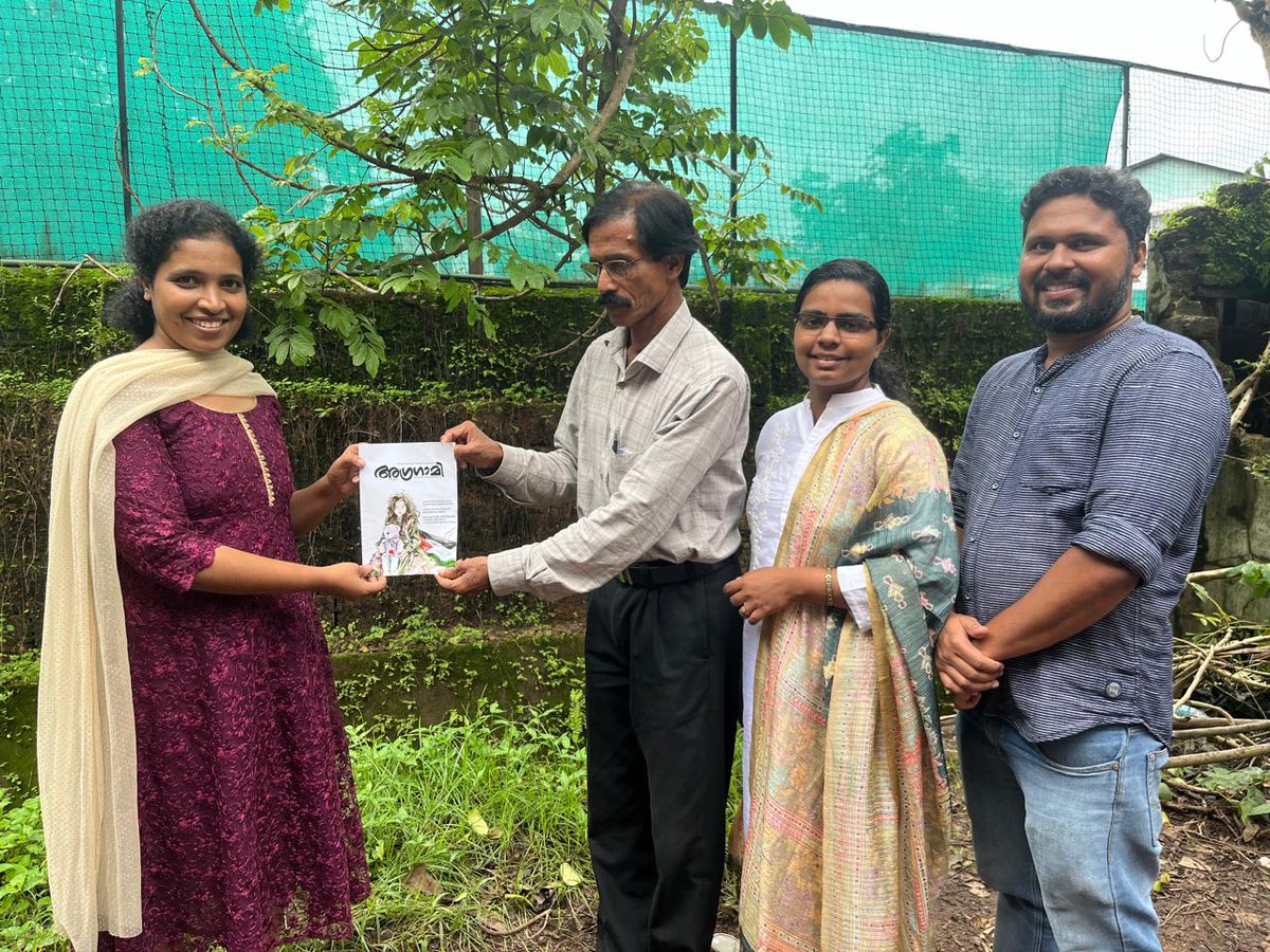 'അഗ്രഗാമി'
എ ഐ ഡി എസ് ഒ  സംസ്ഥാന കൗൺസിൽ മുഖപത്രം പുതിയ ലക്കം, ആദ്യ കോപ്പി മുൻ സംസ്ഥാന പ്രസിഡൻ്റ് അഡ്വ. ബി. കെ രാജഗോപാലിന് സംസ്ഥാന പ്രസിഡൻ്റ് എസ്.അലീന കൈമാറുന്നു.

#AIDSO
#aidsokerala