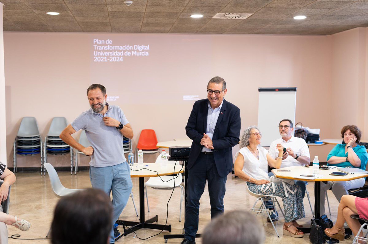 JoseLujanAlcarz's tweet photo. Análisis y trabajo colaborativo en un taller para sentar las bases del futuro de la estrategia digital de la @UMU y trazar planes y objetivos colectivos para seguir avanzando @digitalUMU https://t.co/IEFJytw1j8