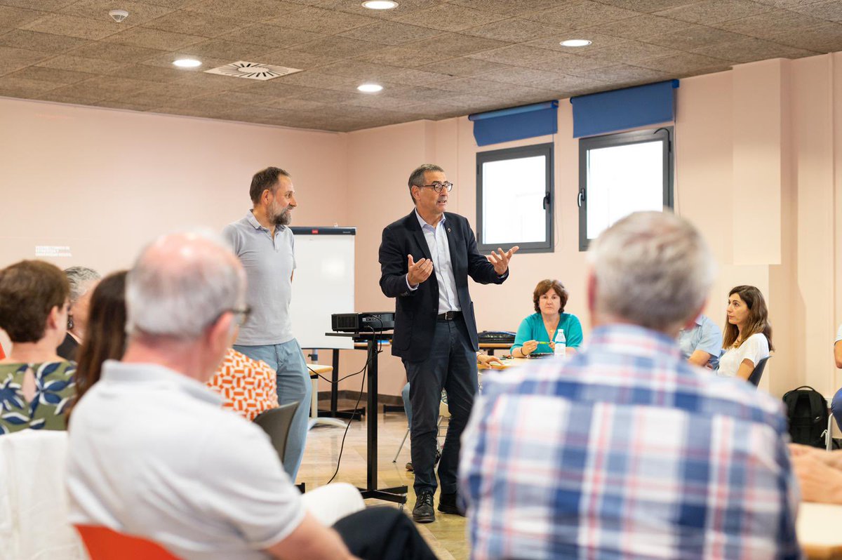 JoseLujanAlcarz's tweet photo. Análisis y trabajo colaborativo en un taller para sentar las bases del futuro de la estrategia digital de la @UMU y trazar planes y objetivos colectivos para seguir avanzando @digitalUMU https://t.co/IEFJytw1j8
