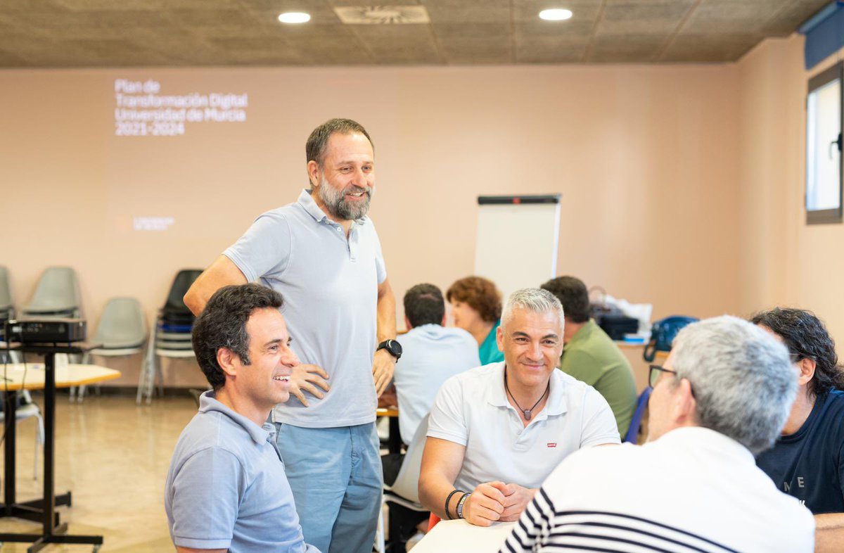 JoseLujanAlcarz's tweet photo. Análisis y trabajo colaborativo en un taller para sentar las bases del futuro de la estrategia digital de la @UMU y trazar planes y objetivos colectivos para seguir avanzando @digitalUMU https://t.co/IEFJytw1j8