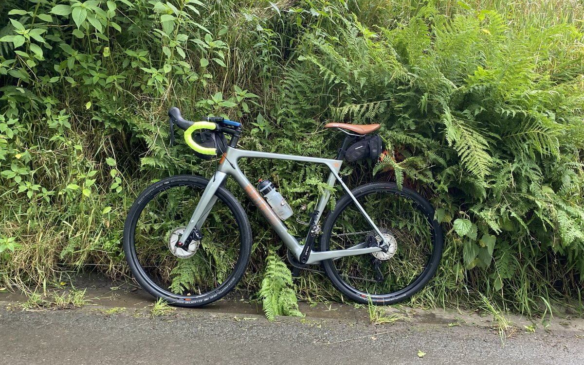 cog_botherer's tweet photo. 1st ride in a long time.
@NorthRoadCycles Explorer Bess looking lovely in her new paint job.
Unfortunately fell off and (I think) bent her gear hanger🤦♂️
#OldEnoughToKnowBetter https://t.co/kEGwWhPw2d