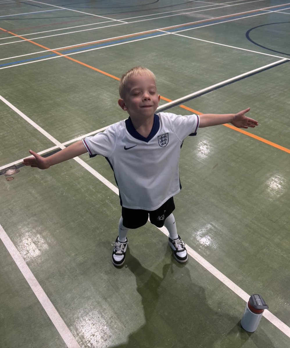 martevans_no1's tweet photo. @SkySportsNews Joshua said it’s coming home #SSNTHREELIONS https://t.co/wME6ZHpKAk