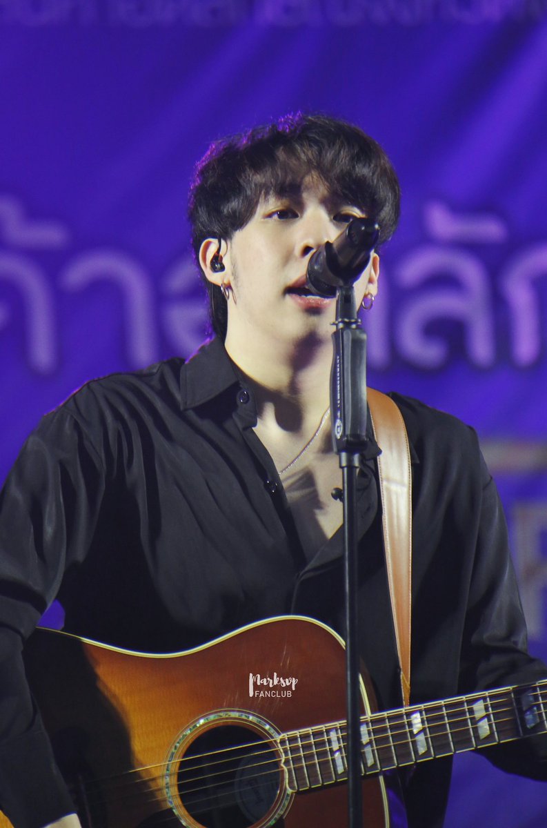 Marksvpfanclub's tweet photo. ทุ้มอยู่ในใจ 🤟🏻💙🎤 เมื่อวานสนุกมากครับ 

˚◞💙 ⃗  @markkksvp  ʬ☁️✧˖*°

🗓 13 July 2024

#Fools
#Foolstep #marksvp 
#มาร์คfoolstep #มาร์คยืนหนึ่ง 
#ชาวcupid🏹🖤 https://t.co/TFYouNKDWV