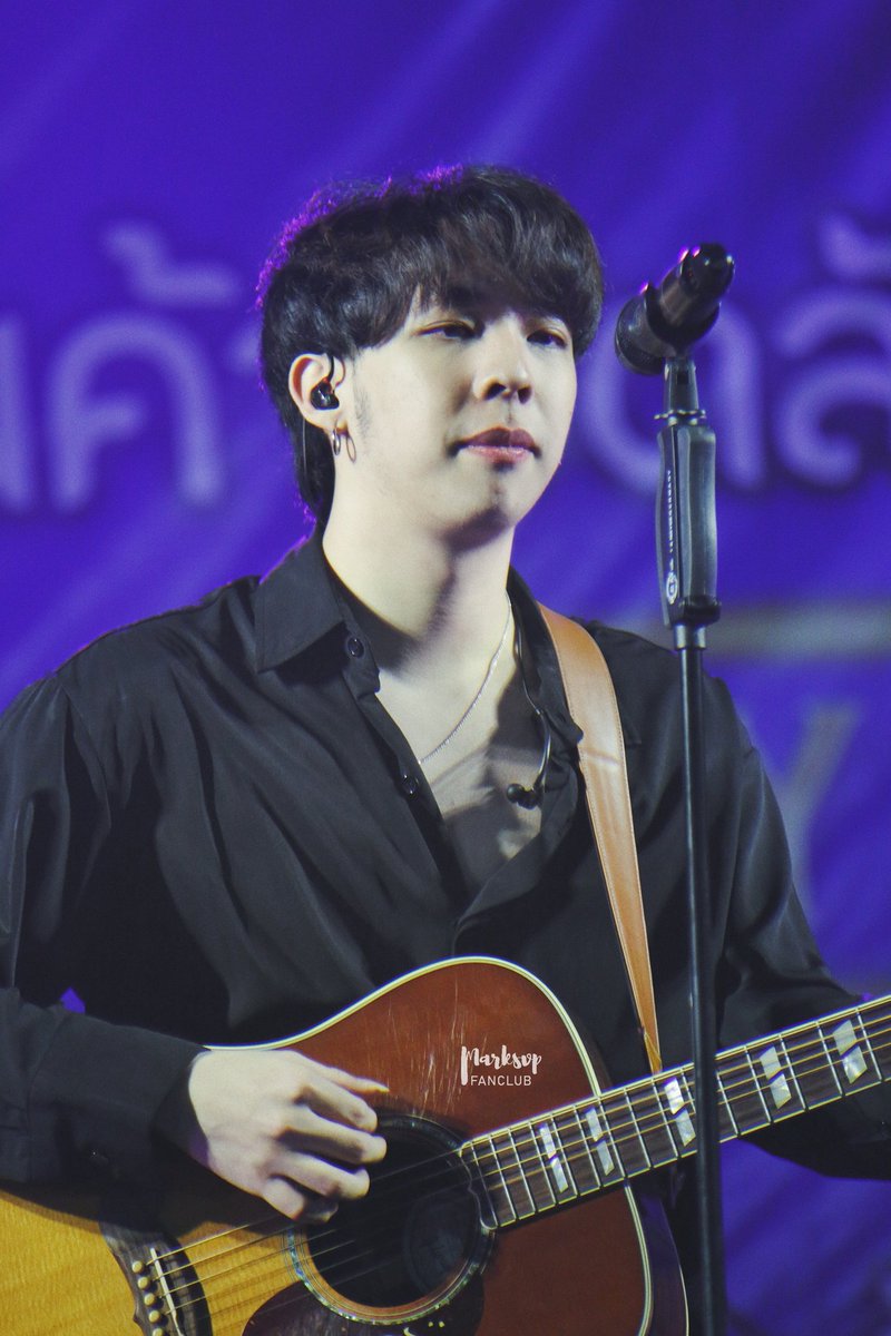Marksvpfanclub's tweet photo. ทุ้มอยู่ในใจ 🤟🏻💙🎤 เมื่อวานสนุกมากครับ 

˚◞💙 ⃗  @markkksvp  ʬ☁️✧˖*°

🗓 13 July 2024

#Fools
#Foolstep #marksvp 
#มาร์คfoolstep #มาร์คยืนหนึ่ง 
#ชาวcupid🏹🖤 https://t.co/TFYouNKDWV