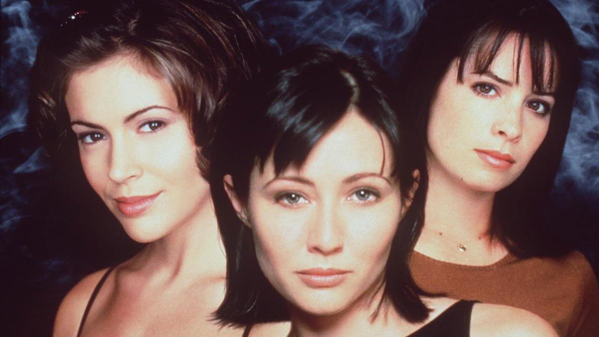 MixupTeam's tweet photo. Lamentamos muchísimo la muerte de Shannen Doherty, quien protagonizó las series: "Beverly Hills 90210" y "Embrujadas". https://t.co/gpTmlAr0HQ