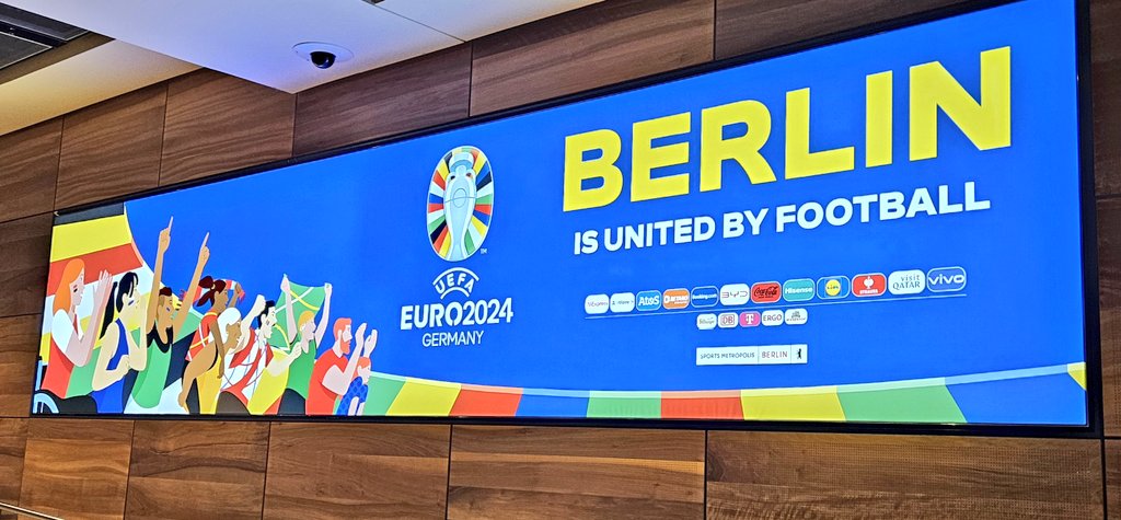 LTTsports's tweet image. 🦁⚽️ Large #LTTsports representation in #Berlin to enjoy the final #EURO2024 game! 🇪🇸 🆚️🏴󠁧󠁢󠁥󠁮󠁧󠁿 ¿Quién es tu favorito? 
Who's your favorite? 
 #SpainVsEngland #FinalShowdown
