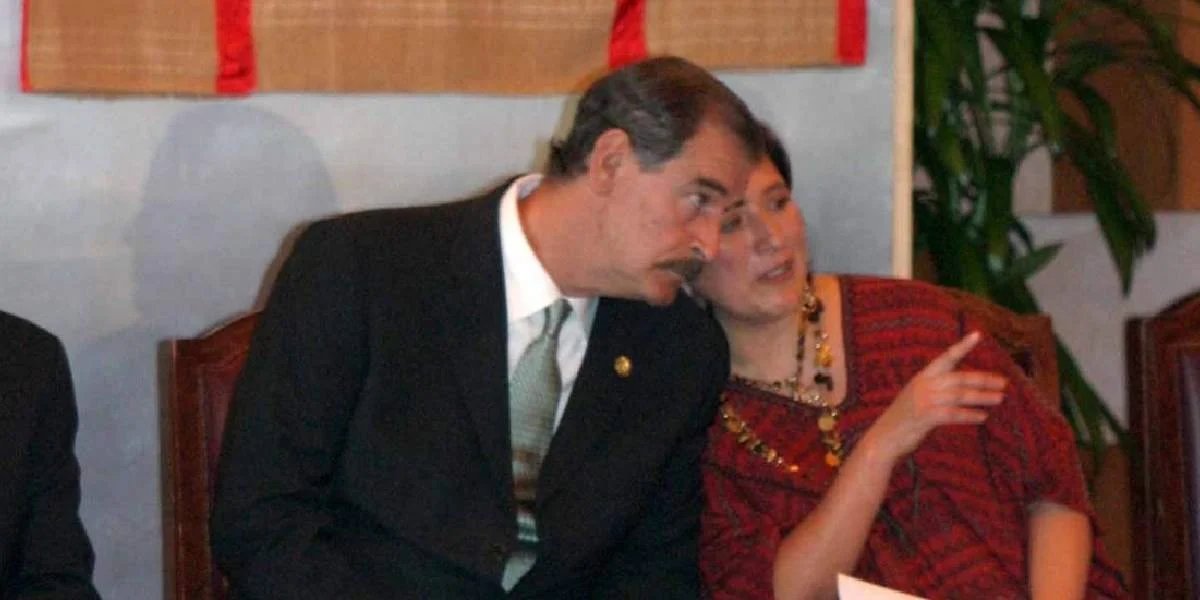 juncalssolano's tweet photo. Sí @XochitlGalvez quiere hablar de "Elección de Estado" y "fraude electoral" primero tendría que ver con quienes se ha rodeado. 

En 2006 guardó un silencio abrumador. https://t.co/m9JRXoekQV