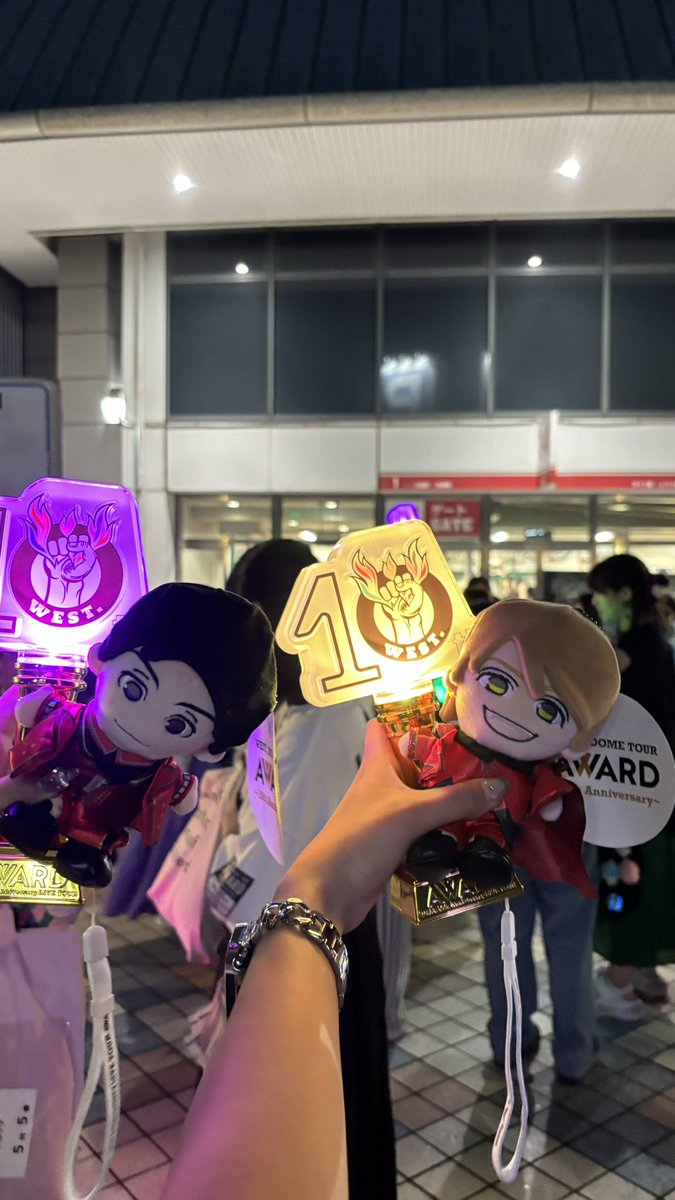 juta_jw's tweet photo. 10周年楽しすぎる！！！
次は福岡！
今日も素敵な時間をありがとうWEST.
たくさんの笑顔をありがとうじゅんた！ https://t.co/aOxHSXRSL1