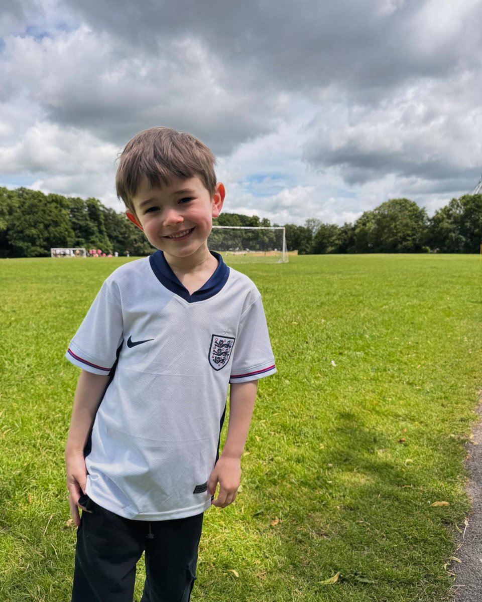 Mannchope's tweet photo. Come on England, Alexander is ready! #SSNThreeLions https://t.co/whuHaQ8RLk