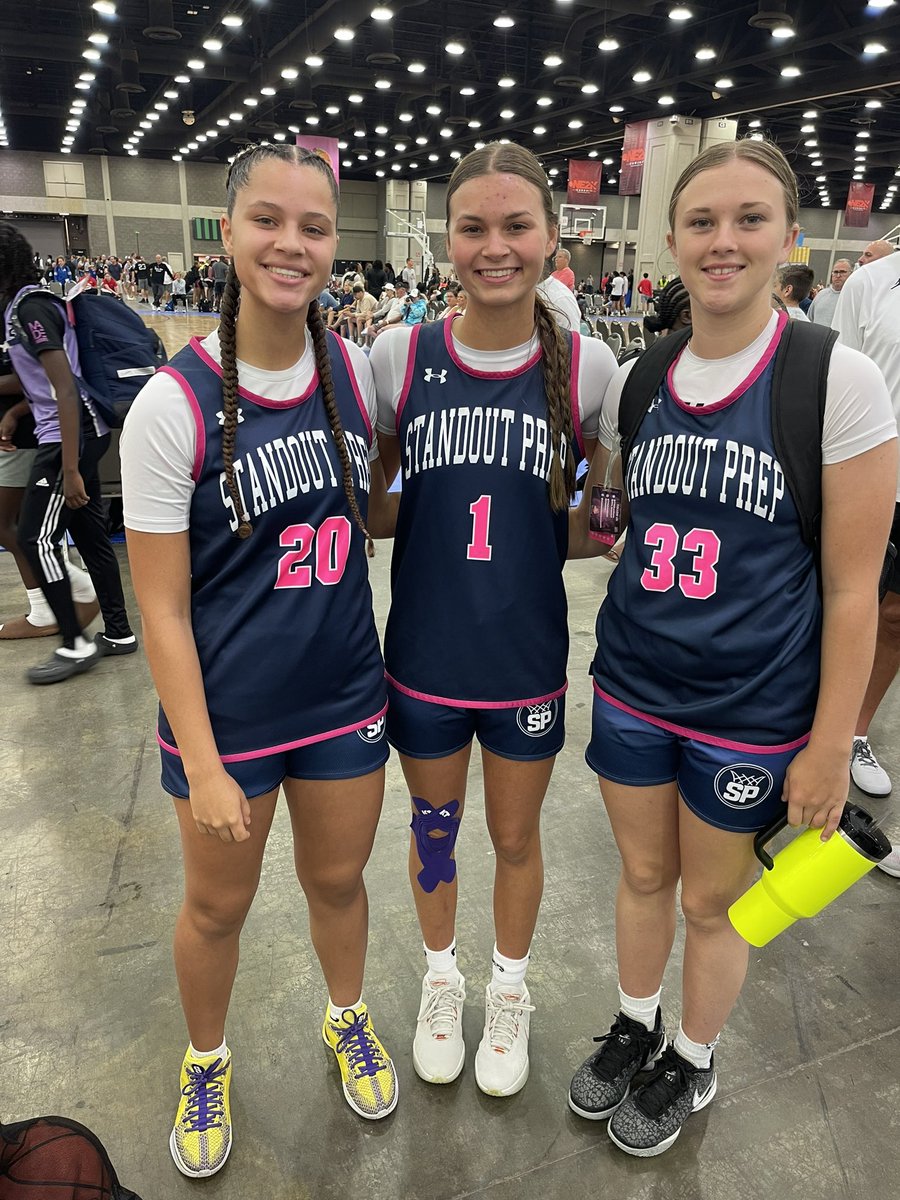 Congratulations to our senior Captain’s on an amazing Run for Roses 🌹 tournament run! #StandoutPrep💪🏽🏀