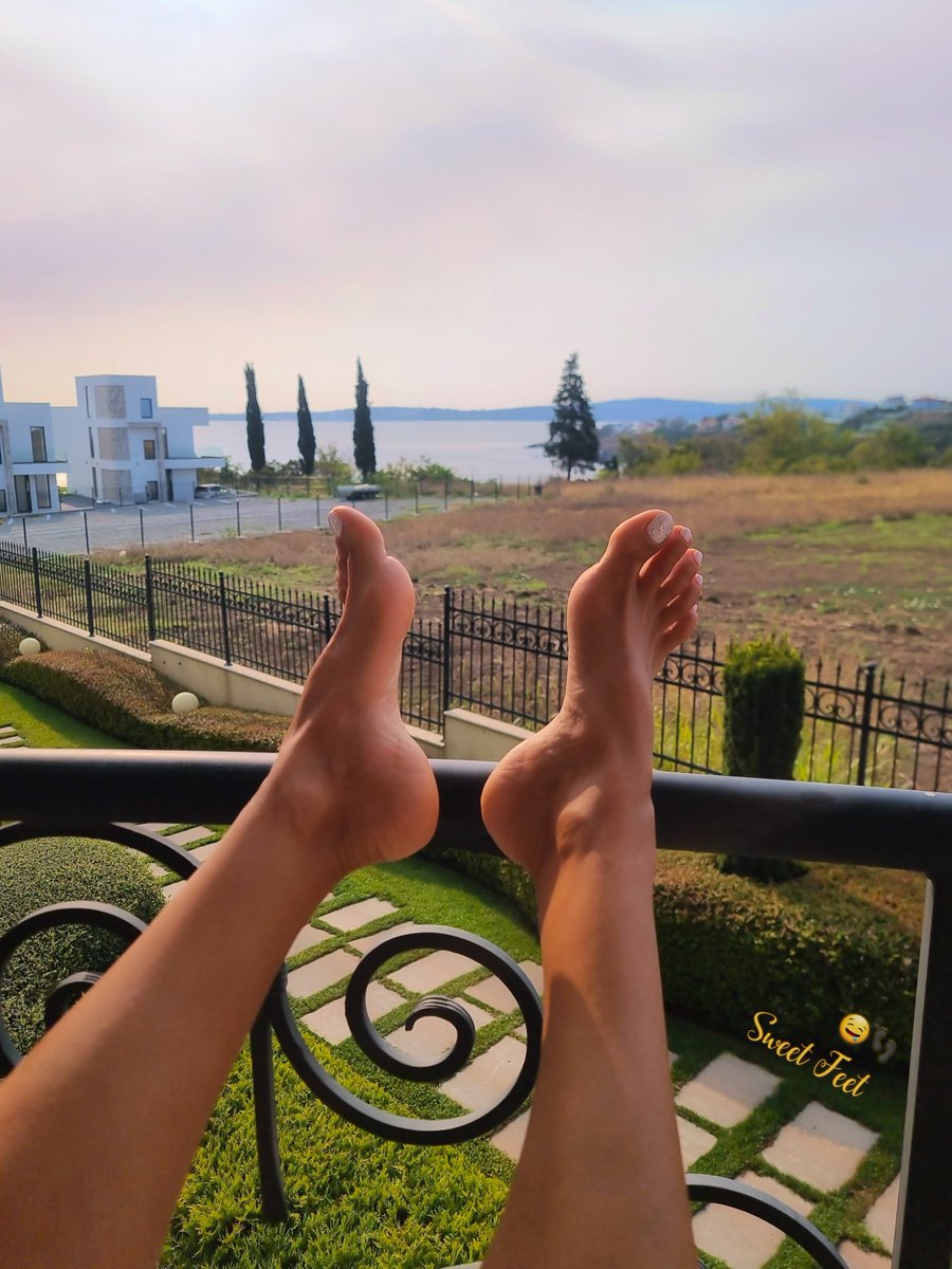 Eva_Romanov's tweet photo. A little balcony show for my neighbors 🙃🐾❤️
More here https://t.co/yWCVEWpvMy https://t.co/5WoMOXmdRc