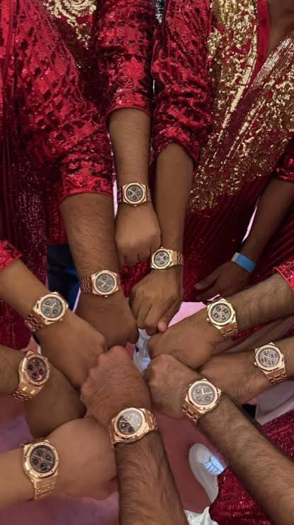 FMWdotcom's tweet photo. A picture speaks a thousand words! #AmbaniWedding https://t.co/6z1AbtP1PH