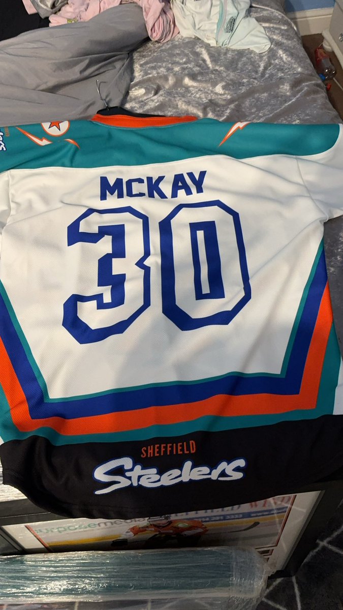 MissSarahNVS's tweet photo. Another shirt added to the @steelershockey collection ☺️ my goalie when I was little 😁 thank you for signing it Martin Mckay https://t.co/DXmmj9uYWc