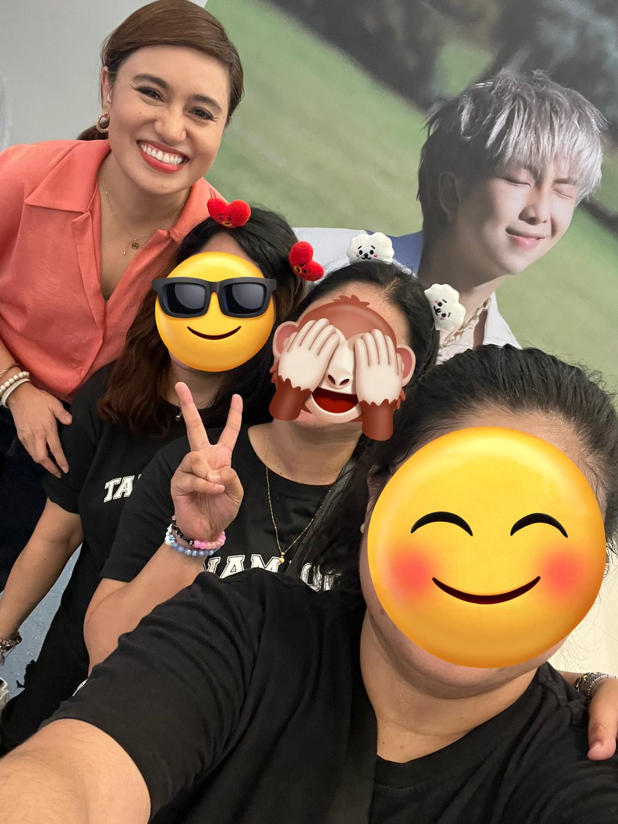 chimmyycart's tweet photo. naturally warm talaga ang mga ARMY 'no? huhu thank you Ms. Mariz 💜 #SteelDecadeWithBTS 

@D_Rkive23 https://t.co/VK6nDHWMQ0