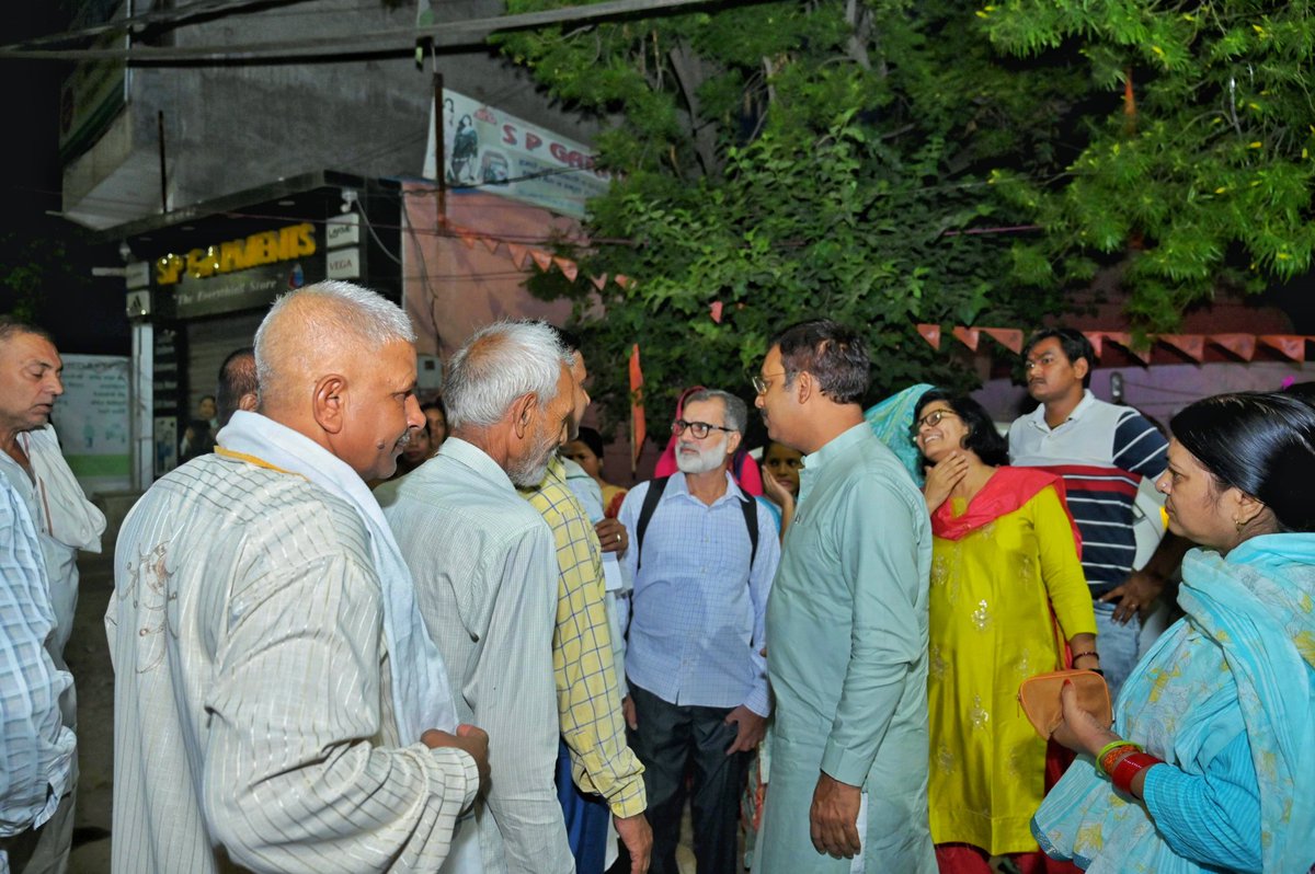 jawaharyadavbjp's tweet photo. टीम जवाहर यादव द्वारा खाटू श्याम जी की दर्शन यात्रा

आज टीम जवाहर यादव ने बादशाहपुर विधान सभा के क्षेत्र से अनेकों बसों को खाटू श्याम जी की यात्रा के लिए रवाना किया।

#khatushyamyatra #Badshahpur 
#teamjawaharyadav https://t.co/fdGU7arySU